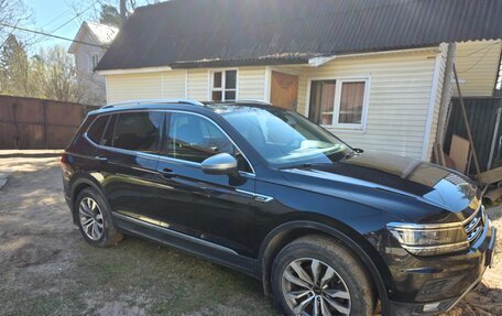 Volkswagen Tiguan II, 2019 год, 3 000 000 рублей, 2 фотография