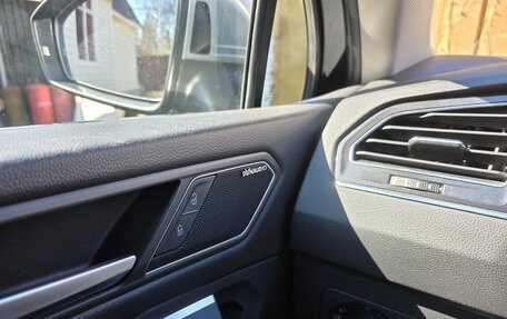 Volkswagen Tiguan II, 2019 год, 3 000 000 рублей, 21 фотография