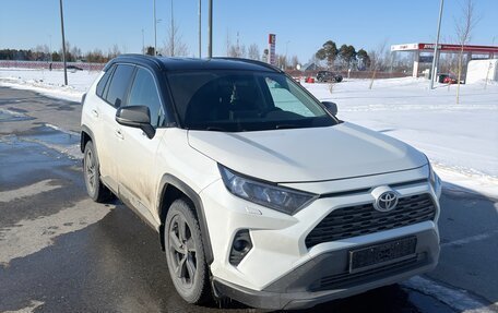Toyota RAV4, 2020 год, 3 650 000 рублей, 2 фотография