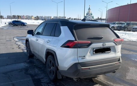 Toyota RAV4, 2020 год, 3 650 000 рублей, 6 фотография