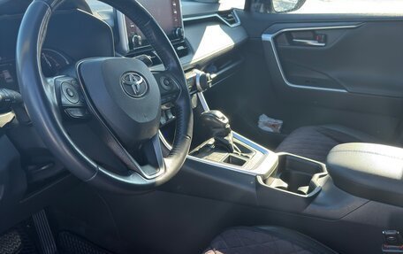 Toyota RAV4, 2020 год, 3 650 000 рублей, 9 фотография