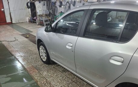 Renault Sandero II рестайлинг, 2019 год, 980 000 рублей, 2 фотография