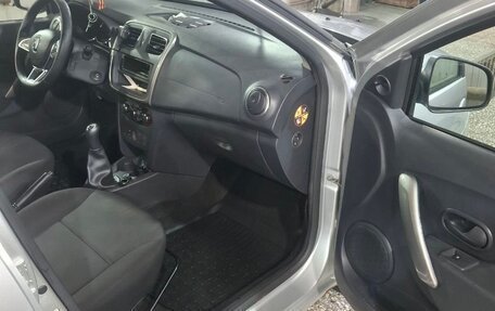 Renault Sandero II рестайлинг, 2019 год, 980 000 рублей, 3 фотография