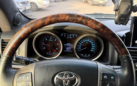 Toyota Land Cruiser 200, 2011 год, 2 400 000 рублей, 8 фотография