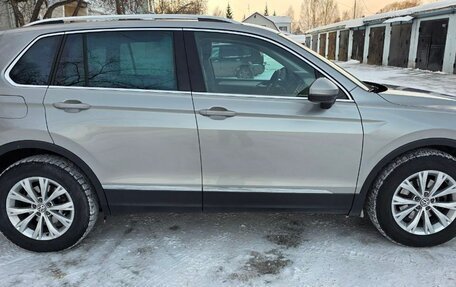 Volkswagen Tiguan II, 2017 год, 1 600 000 рублей, 2 фотография