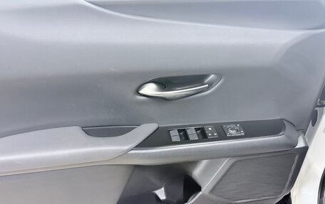 Lexus UX I, 2020 год, 3 700 000 рублей, 10 фотография