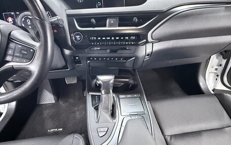 Lexus UX I, 2020 год, 3 700 000 рублей, 16 фотография