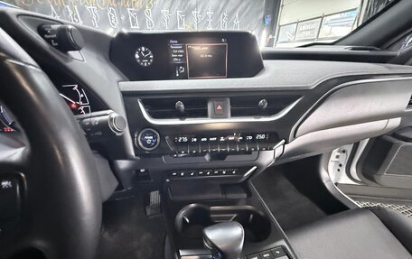 Lexus UX I, 2020 год, 3 700 000 рублей, 18 фотография