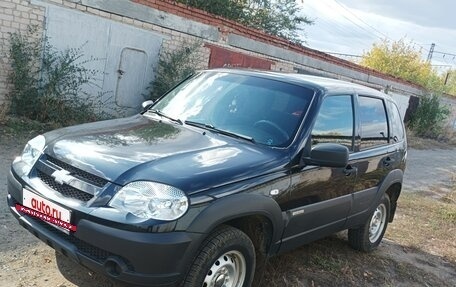Chevrolet Niva I рестайлинг, 2017 год, 850 000 рублей, 3 фотография