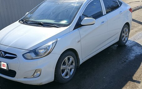 Hyundai Solaris II рестайлинг, 2012 год, 650 000 рублей, 3 фотография