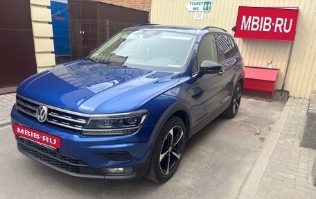 Volkswagen Tiguan II, 2020 год, 2 350 000 рублей, 2 фотография