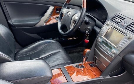 Toyota Camry, 2008 год, 900 000 рублей, 18 фотография