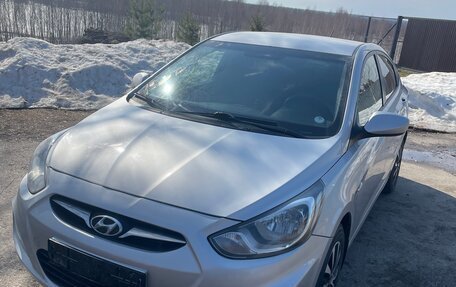 Hyundai Solaris II рестайлинг, 2012 год, 750 000 рублей, 3 фотография