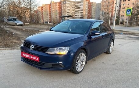 Volkswagen Jetta VI, 2013 год, 1 000 000 рублей, 2 фотография
