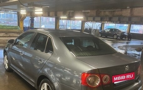 Volkswagen Jetta VI, 2009 год, 595 000 рублей, 3 фотография