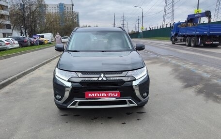 Mitsubishi Outlander III рестайлинг 3, 2021 год, 2 700 000 рублей, 1 фотография