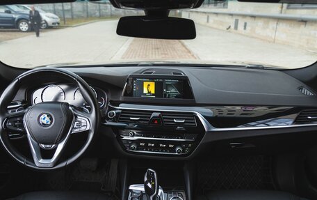 BMW 5 серия, 2018 год, 2 850 000 рублей, 23 фотография