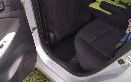 Hyundai Solaris II рестайлинг, 2012 год, 700 000 рублей, 10 фотография