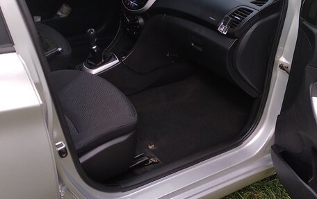 Hyundai Solaris II рестайлинг, 2012 год, 700 000 рублей, 8 фотография