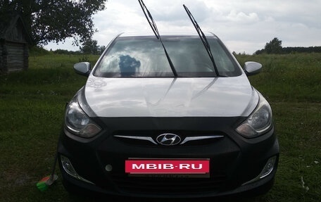 Hyundai Solaris II рестайлинг, 2012 год, 700 000 рублей, 3 фотография