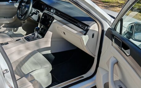 Volkswagen Passat B8 рестайлинг, 2019 год, 2 400 000 рублей, 10 фотография