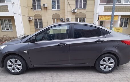 Hyundai Solaris II рестайлинг, 2015 год, 999 999 рублей, 3 фотография
