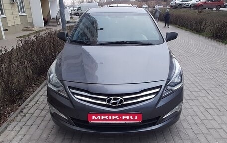 Hyundai Solaris II рестайлинг, 2015 год, 999 999 рублей, 2 фотография