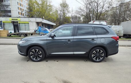 Mitsubishi Outlander III рестайлинг 3, 2021 год, 2 700 000 рублей, 2 фотография