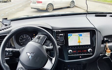 Mitsubishi Outlander III рестайлинг 3, 2021 год, 2 700 000 рублей, 6 фотография