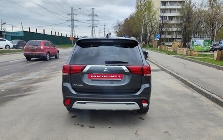 Mitsubishi Outlander III рестайлинг 3, 2021 год, 2 700 000 рублей, 4 фотография