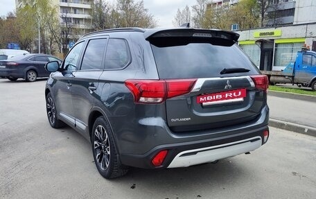 Mitsubishi Outlander III рестайлинг 3, 2021 год, 2 700 000 рублей, 12 фотография