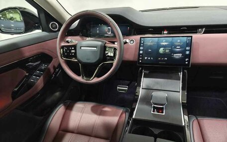 Land Rover Range Rover Evoque II, 2025 год, 6 090 000 рублей, 13 фотография