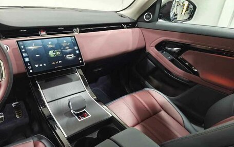 Land Rover Range Rover Evoque II, 2025 год, 6 090 000 рублей, 18 фотография