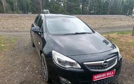 Opel Astra J, 2011 год, 620 000 рублей, 1 фотография