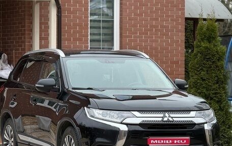 Mitsubishi Outlander III рестайлинг 3, 2019 год, 2 100 000 рублей, 1 фотография