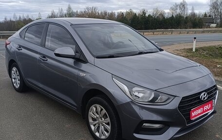 Hyundai Solaris II рестайлинг, 2017 год, 1 100 000 рублей, 1 фотография