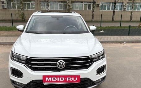 Volkswagen T-Roc I, 2020 год, 2 899 000 рублей, 2 фотография