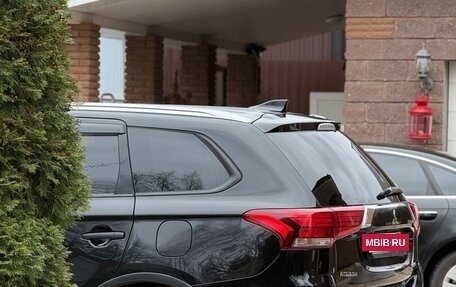 Mitsubishi Outlander III рестайлинг 3, 2019 год, 2 100 000 рублей, 5 фотография