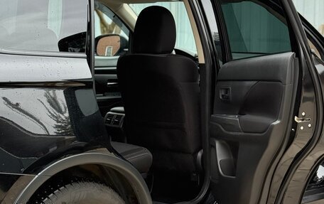 Mitsubishi Outlander III рестайлинг 3, 2019 год, 2 100 000 рублей, 16 фотография