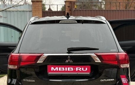 Mitsubishi Outlander III рестайлинг 3, 2019 год, 2 100 000 рублей, 13 фотография