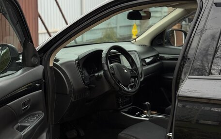 Mitsubishi Outlander III рестайлинг 3, 2019 год, 2 100 000 рублей, 25 фотография