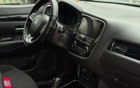 Mitsubishi Outlander III рестайлинг 3, 2019 год, 2 100 000 рублей, 24 фотография