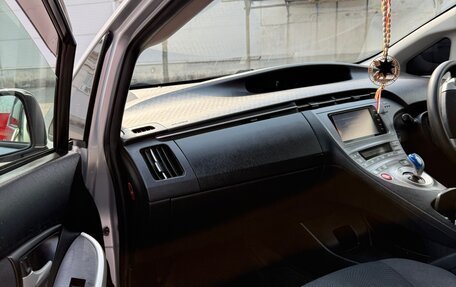 Toyota Prius, 2014 год, 1 100 000 рублей, 18 фотография