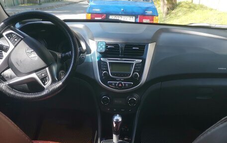 Hyundai Solaris II рестайлинг, 2013 год, 650 000 рублей, 4 фотография