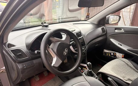 Hyundai Solaris II рестайлинг, 2011 год, 750 000 рублей, 4 фотография