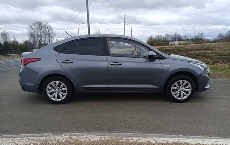 Hyundai Solaris II рестайлинг, 2017 год, 1 100 000 рублей, 4 фотография