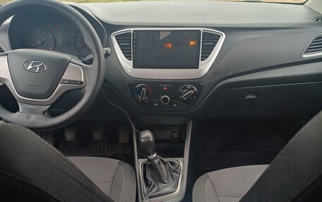 Hyundai Solaris II рестайлинг, 2017 год, 1 100 000 рублей, 7 фотография