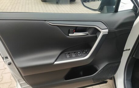 Toyota RAV4, 2021 год, 3 720 000 рублей, 6 фотография