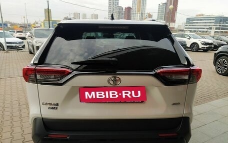 Toyota RAV4, 2021 год, 3 720 000 рублей, 4 фотография