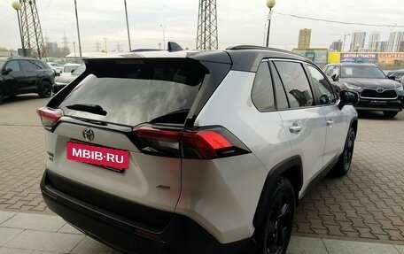 Toyota RAV4, 2021 год, 3 720 000 рублей, 3 фотография